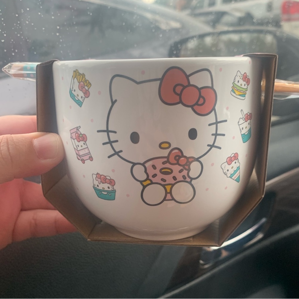 Hello Kitty Sanrio ceramic ramen bowl with chopsticks